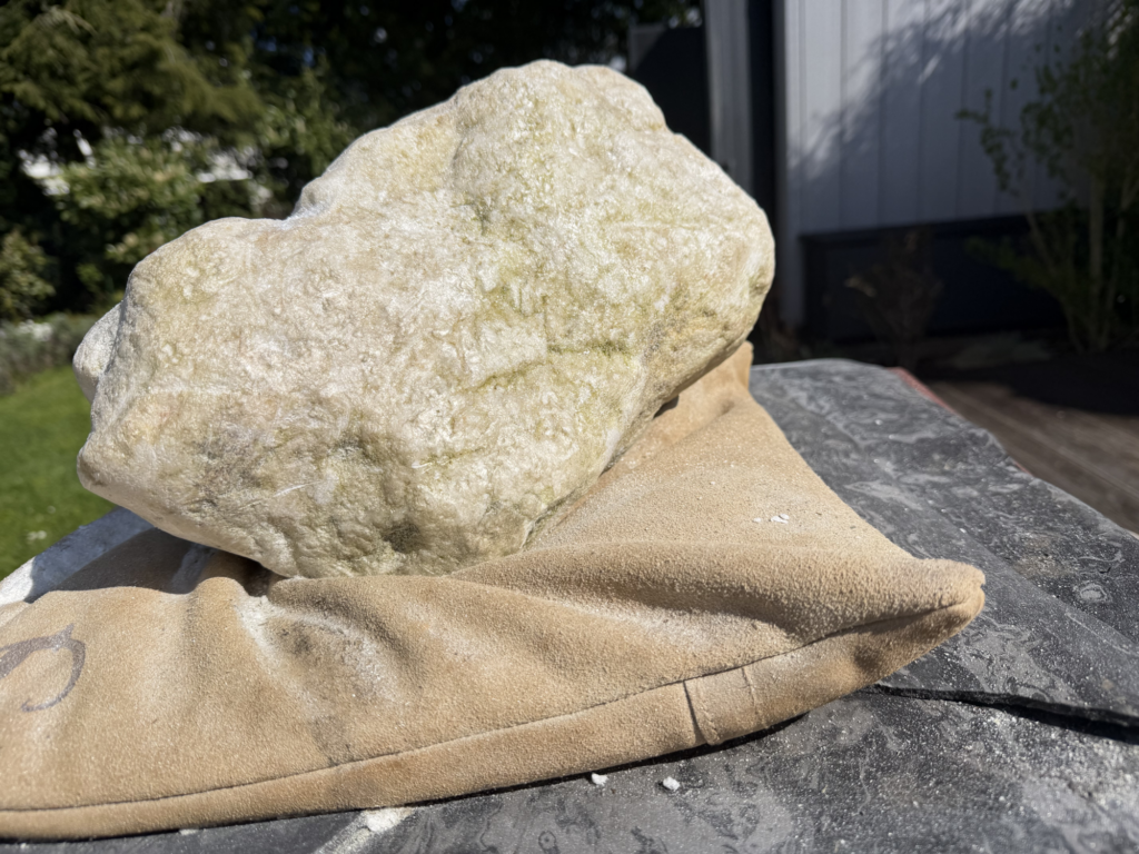 Weißer Steinrohling - Fliff Art + Design Steinskulptur